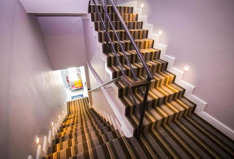Indra Hotel Boutique Suites
