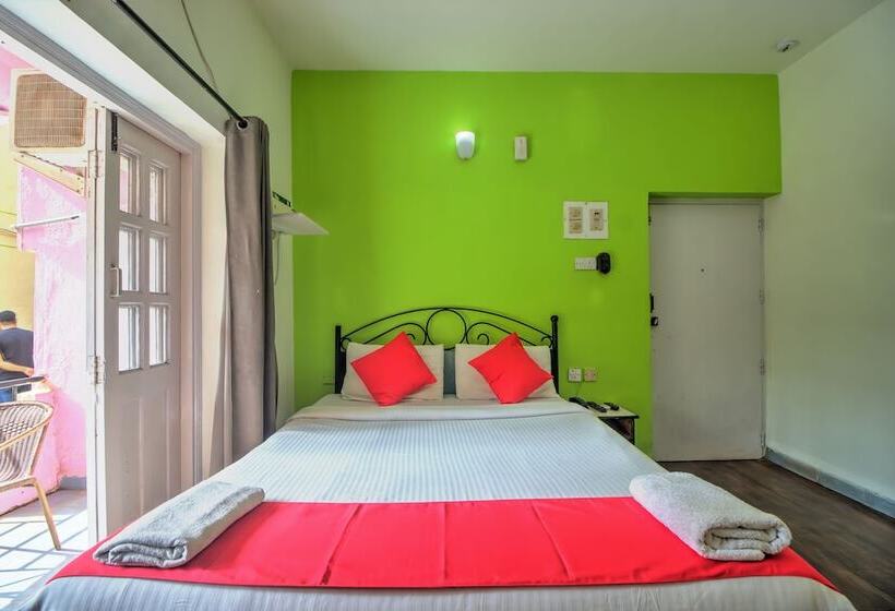 هتل Jarrs Renton Manor