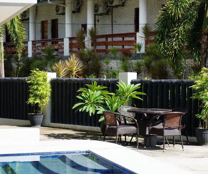 هتل Mayfair Resort