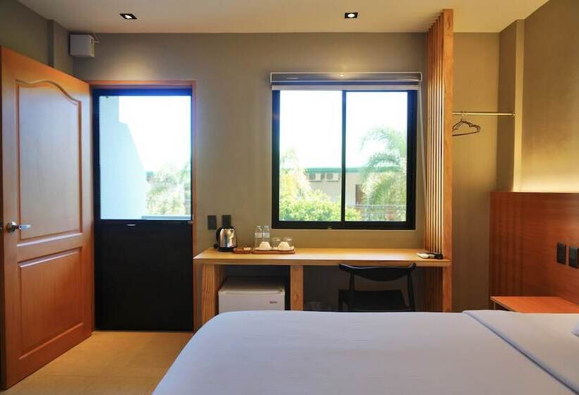 هتل Mayfair Resort