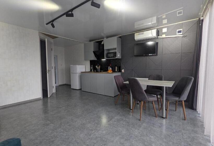 هتل Tirkius House