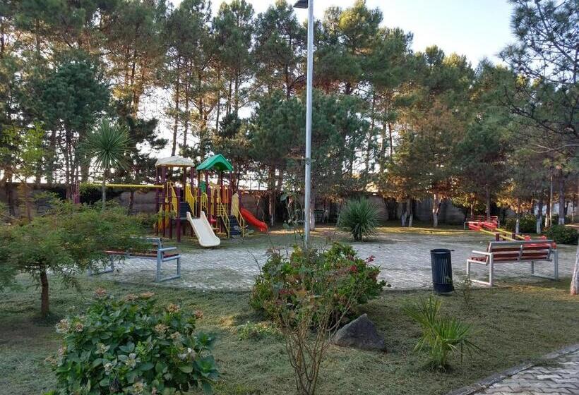 هتل Tirkius House