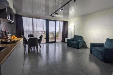 هتل Tirkius House