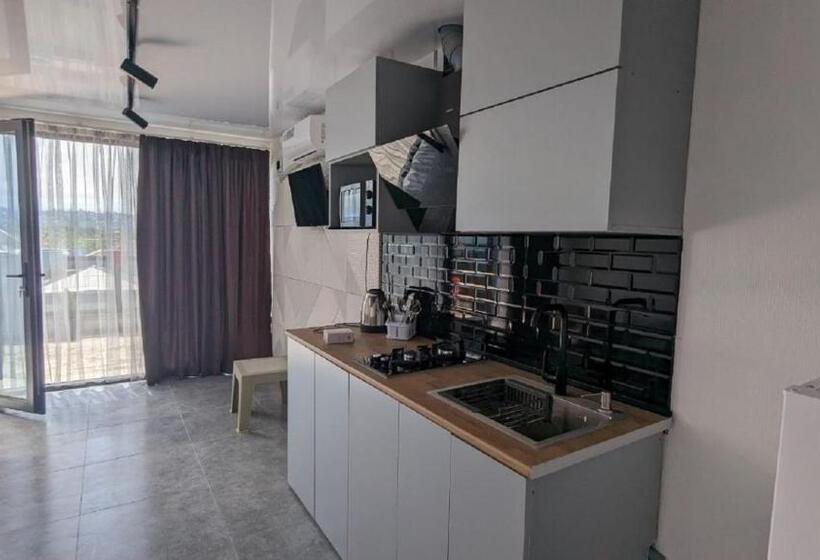 هتل Tirkius House