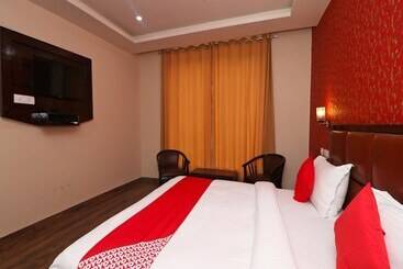 هتل Vaikunth Resort By Oyo Rooms