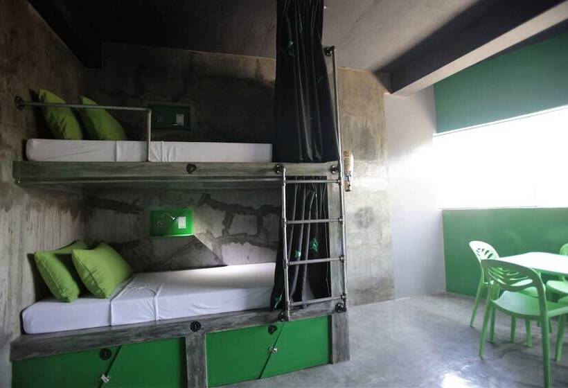 בית מלון כפרי W Hostel Boracay