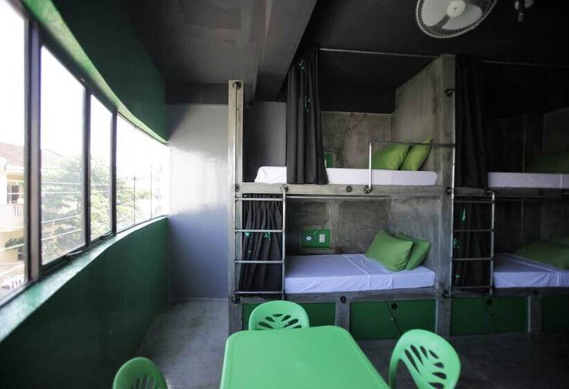 בית מלון כפרי W Hostel Boracay