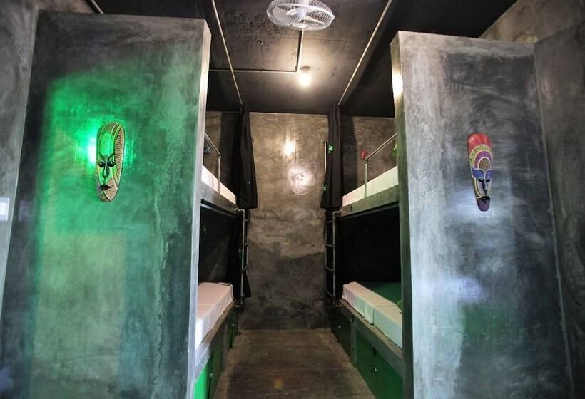 בית מלון כפרי W Hostel Boracay