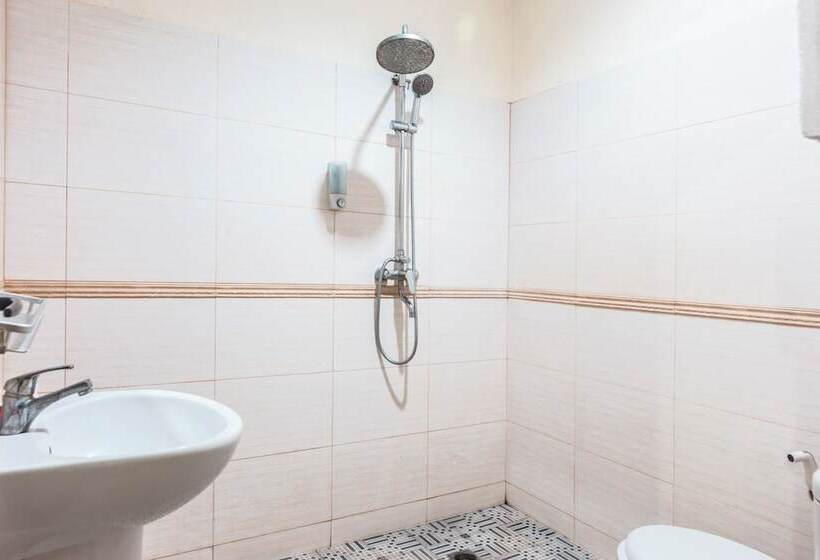 هتل Wisma Lux Barkah By Oyo Rooms