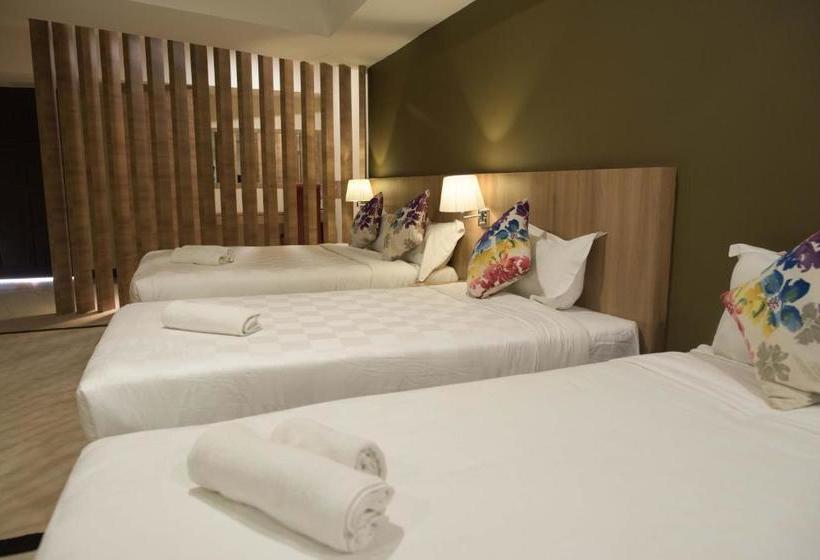 هتل Lumut Waterfront Apartment