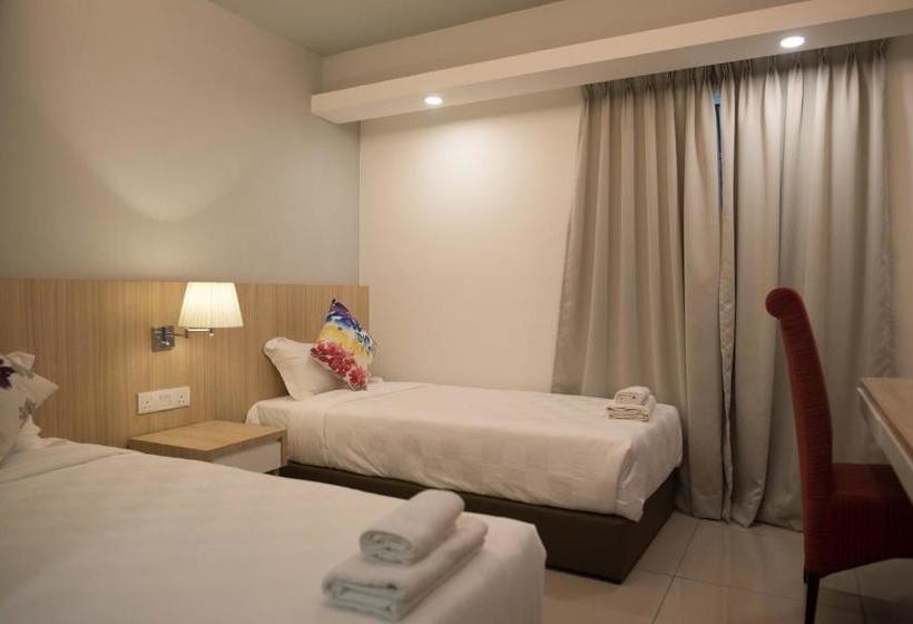 هتل Lumut Waterfront Apartment