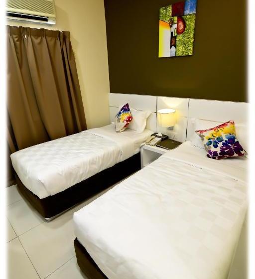 هتل Lumut Waterfront Apartment