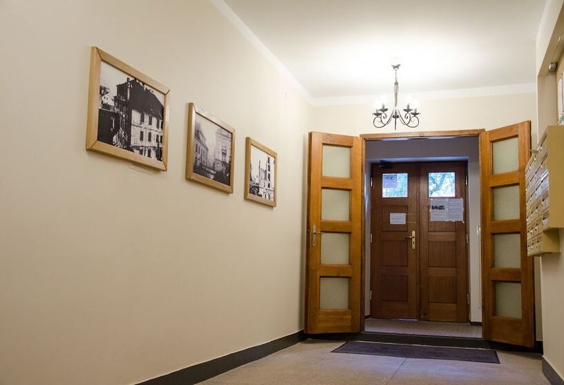 Bridge Old Town Hostel