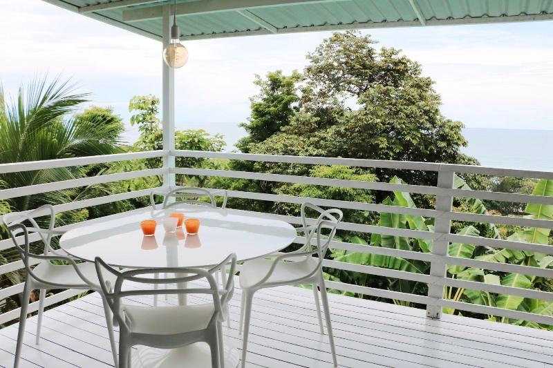 هتل Akwa Santa Teresa Ocean View Villas & Rooms