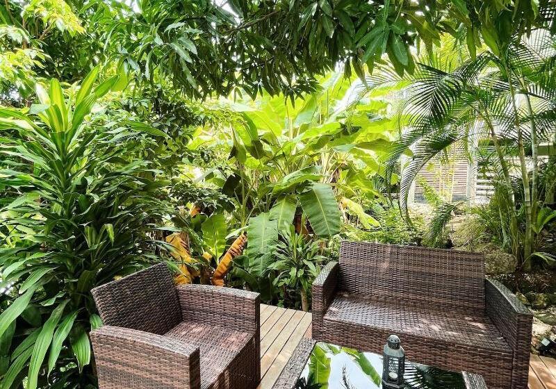 هتل Akwa Santa Teresa Ocean View Villas & Rooms