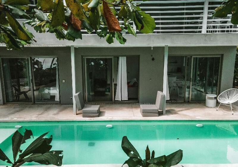 هتل Akwa Santa Teresa Ocean View Villas & Rooms