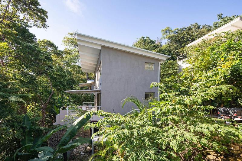 هتل Akwa Santa Teresa Ocean View Villas & Rooms