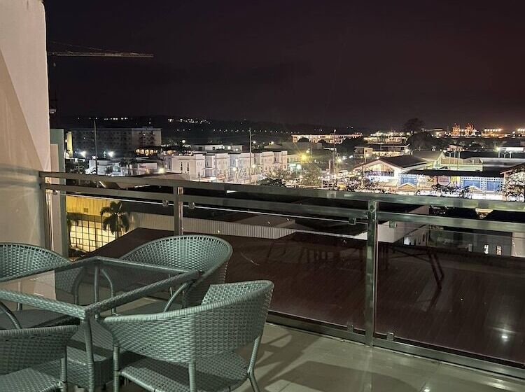 בית מלון כפרי Chequers Suite