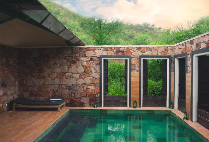 منتجع Trees N Tigers Luxury Wildlife Lodge