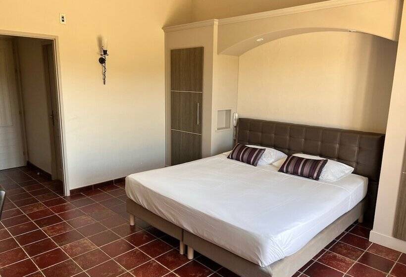 ホテル Hôtel Restaurant La Bergerie