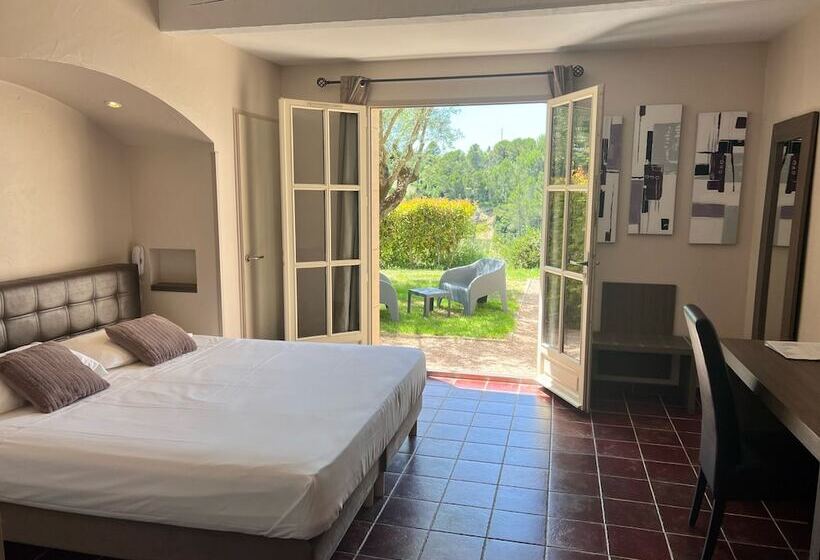 ホテル Hôtel Restaurant La Bergerie