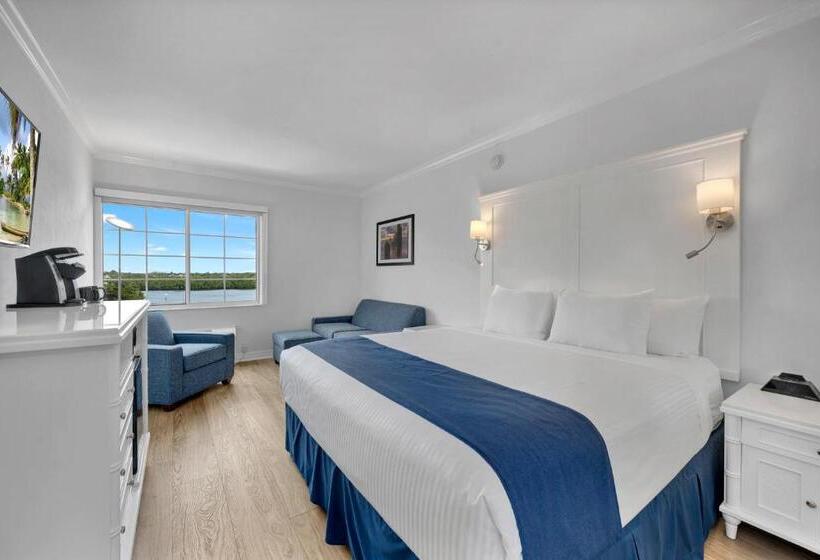 בית מלון כפרי Bayfront Inn 5th Avenue