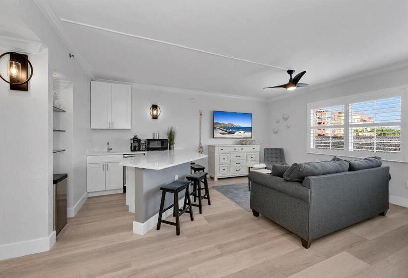 בית מלון כפרי Bayfront Inn 5th Avenue