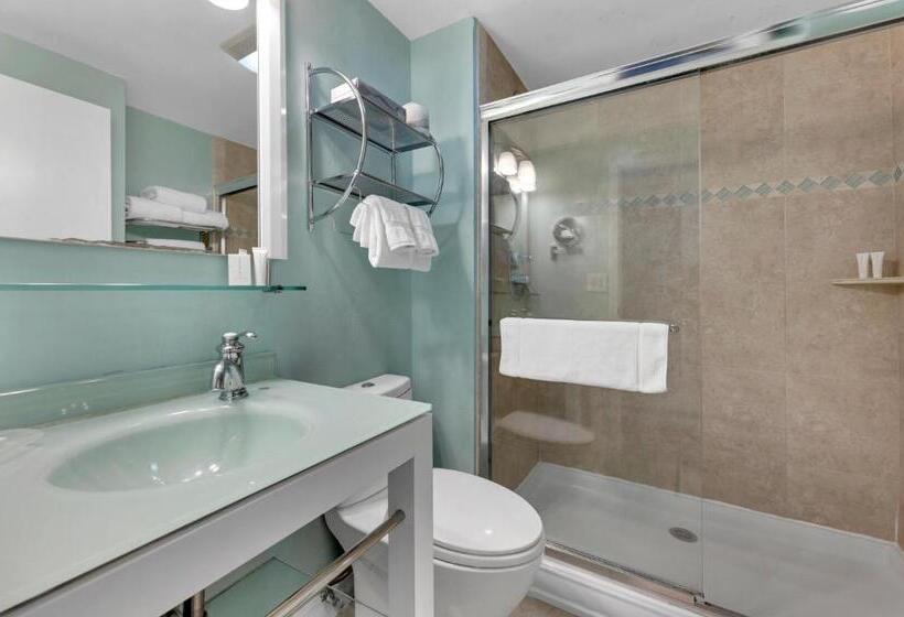 בית מלון כפרי Bayfront Inn 5th Avenue