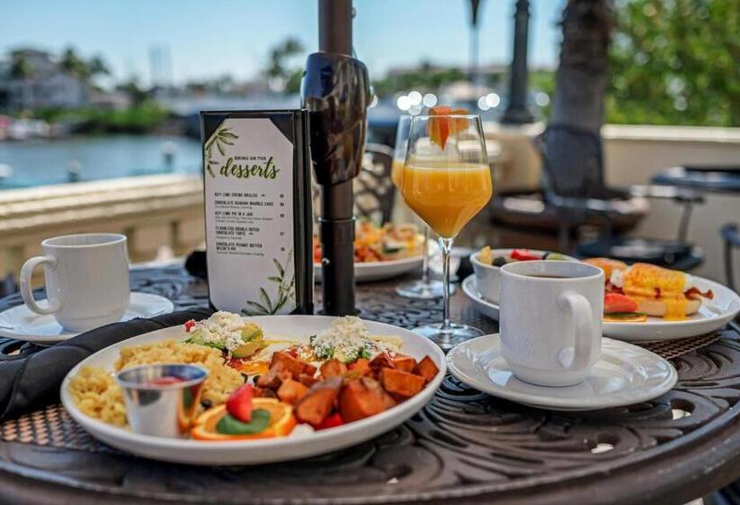 בית מלון כפרי Bayfront Inn 5th Avenue