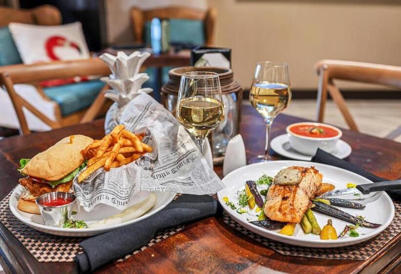 בית מלון כפרי Bayfront Inn 5th Avenue