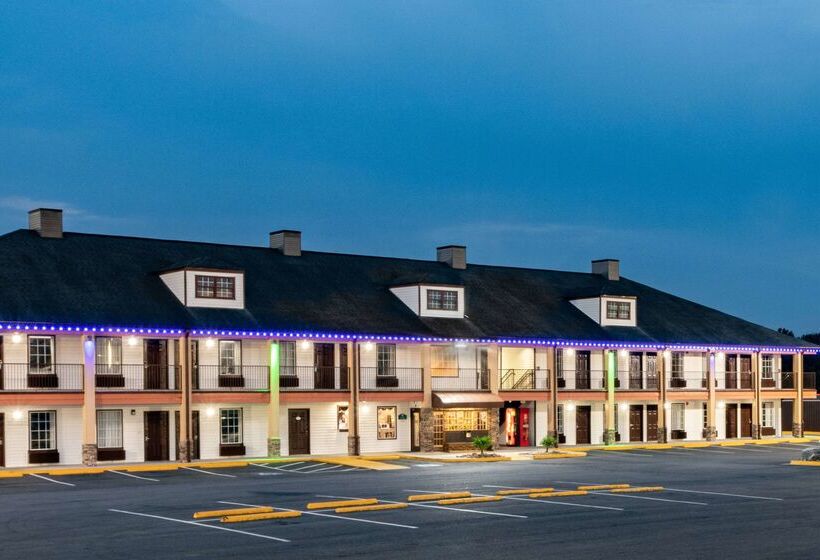 Hotel Baymont By Wyndham Commerce Ga Near Tanger Outlets Mall