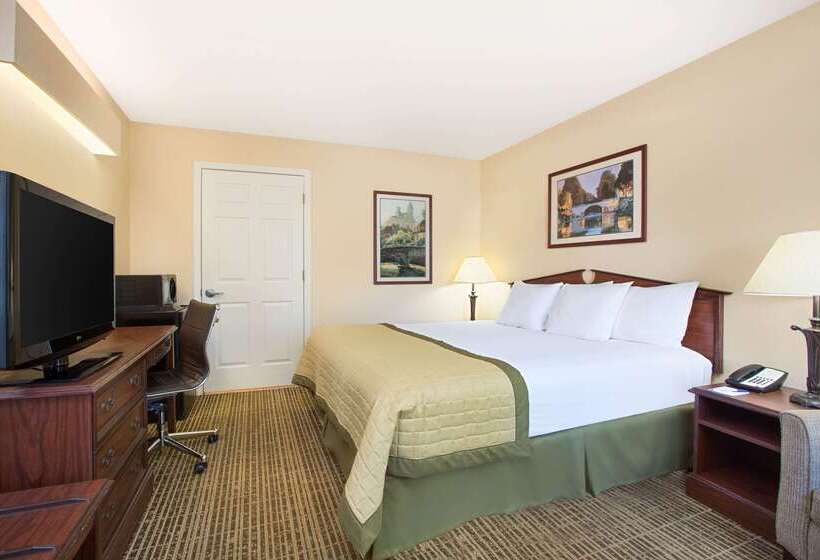 בית מלון כפרי Baymont By Wyndham Forest City