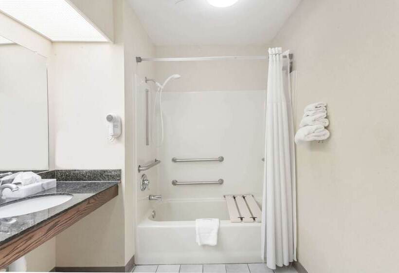 فندق Baymont By Wyndham Hickory