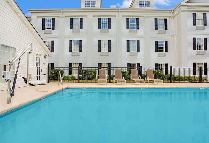 هتل Baymont By Wyndham Pearl