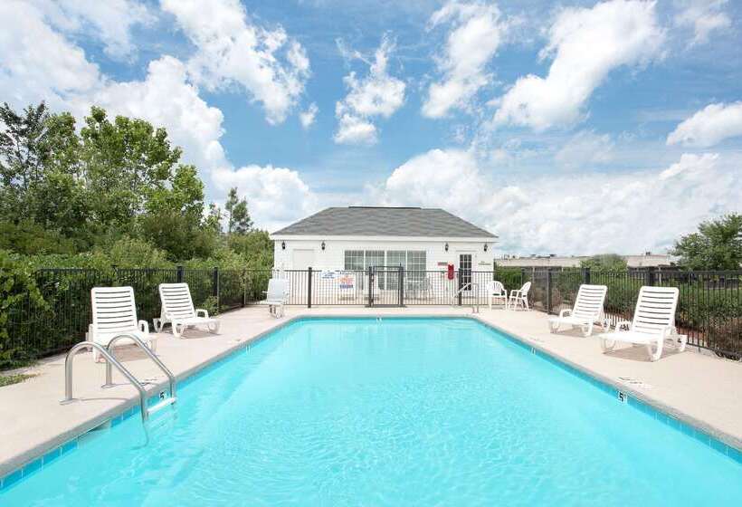 בית מלון כפרי Baymont By Wyndham Roanoke Rapids