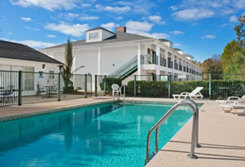 בית מלון כפרי Baymont By Wyndham Roanoke Rapids