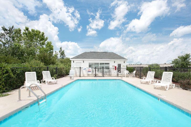 Отель Baymont By Wyndham Roanoke Rapids