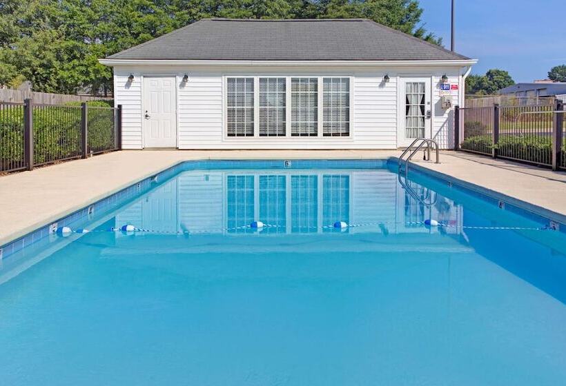 בית מלון כפרי Baymont By Wyndham Sanford