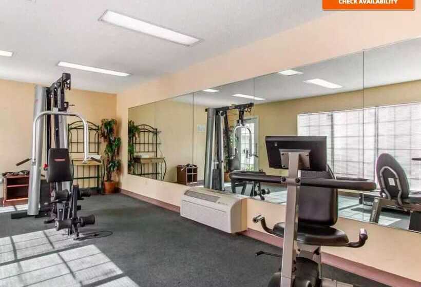 هتل Baymont By Wyndham Selma