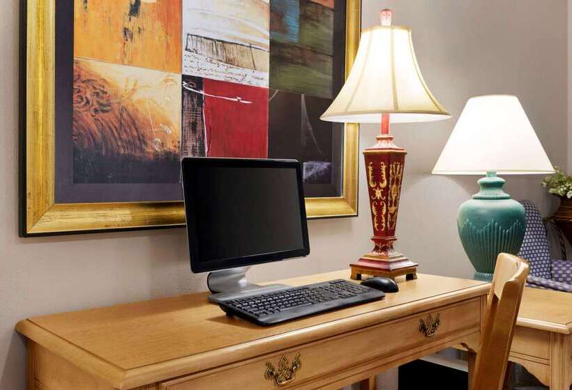 هتل Baymont By Wyndham Sioux Falls North,i 29,russell St, Airport
