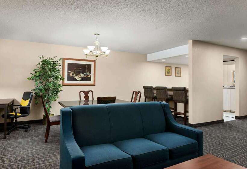 هتل Baymont By Wyndham Sioux Falls North,i 29,russell St, Airport
