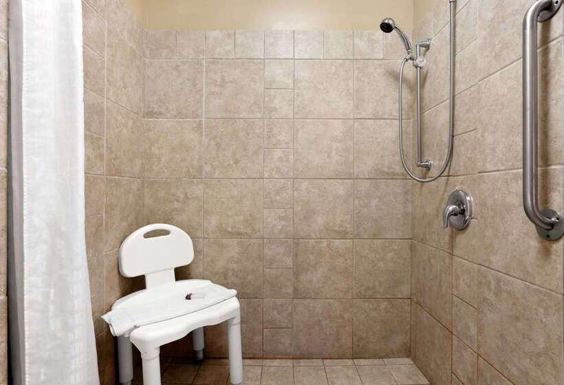 هتل Baymont By Wyndham Sioux Falls North,i 29,russell St, Airport