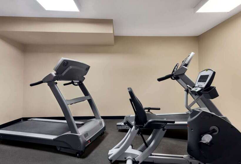 هتل Baymont By Wyndham Sioux Falls North,i 29,russell St, Airport