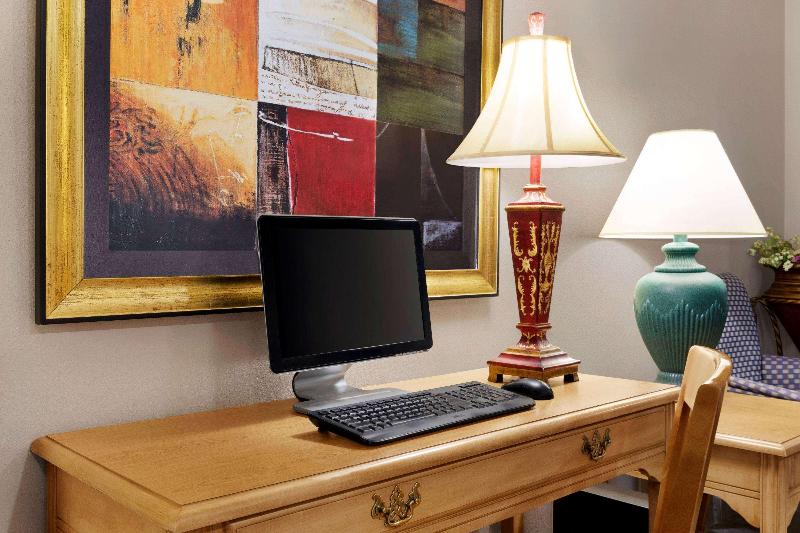 هتل Baymont By Wyndham Sioux Falls North,i 29,russell St, Airport