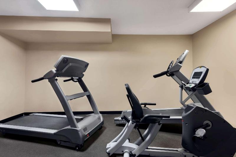 هتل Baymont By Wyndham Sioux Falls North,i 29,russell St, Airport