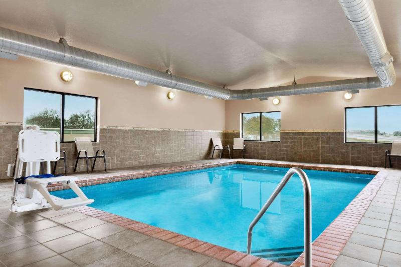 هتل Baymont By Wyndham Sioux Falls North,i 29,russell St, Airport