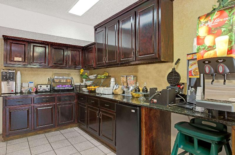 בית מלון כפרי Baymont By Wyndham Smithfield