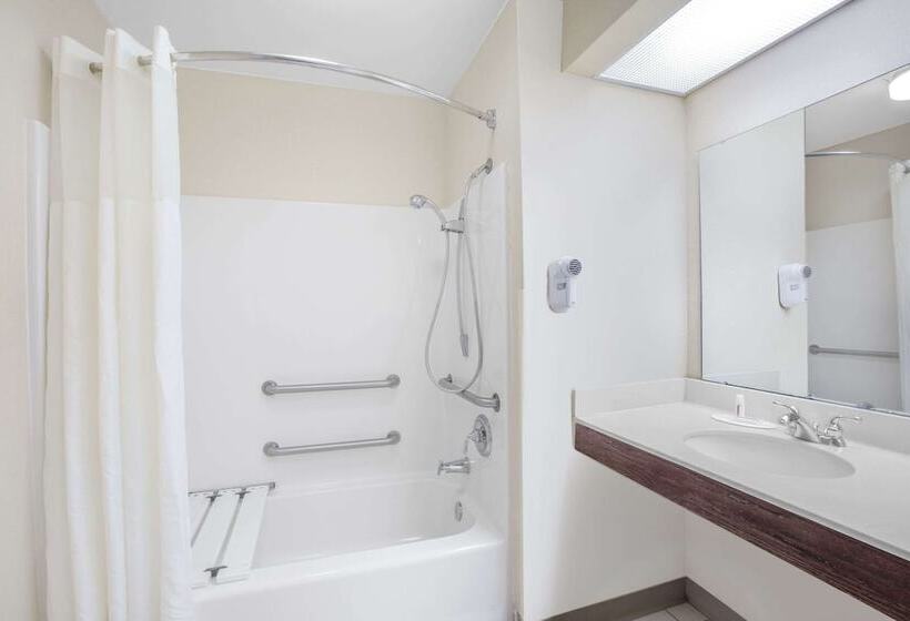 هتل Baymont By Wyndham Tuscaloosa