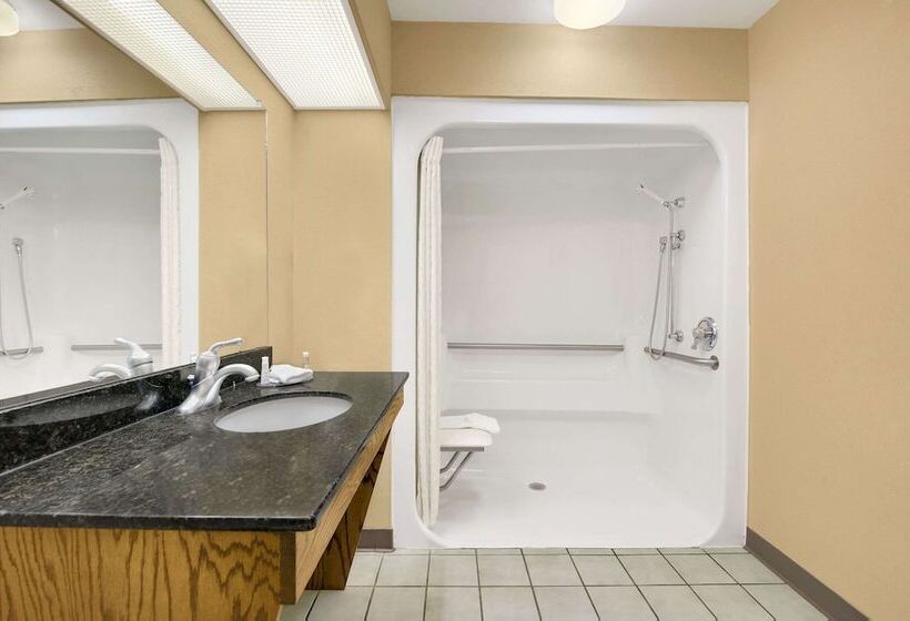 هتل Baymont By Wyndham Warner Robins