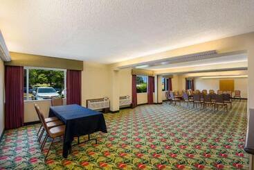 هتل Best Western Prairie Inn & Conference Center